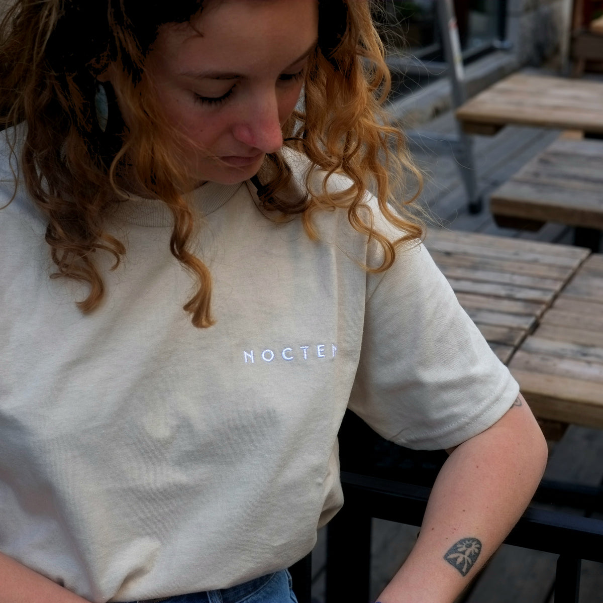 T-Shirt Brodé Sable – Noctem Artisans Brasseurs
